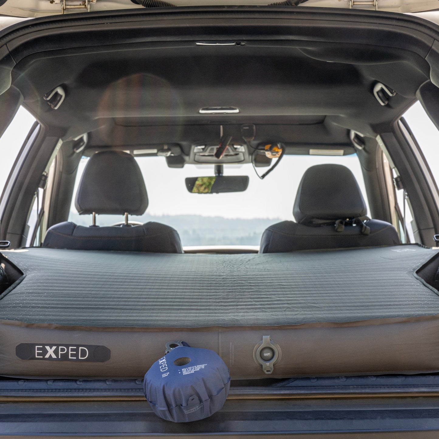 EXPED Megamat auto inside car