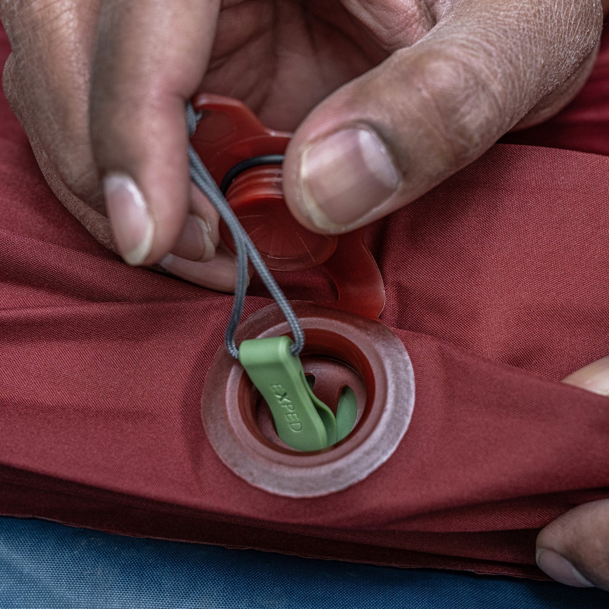 EXPED MegaMat Max deflate pin lifestyle