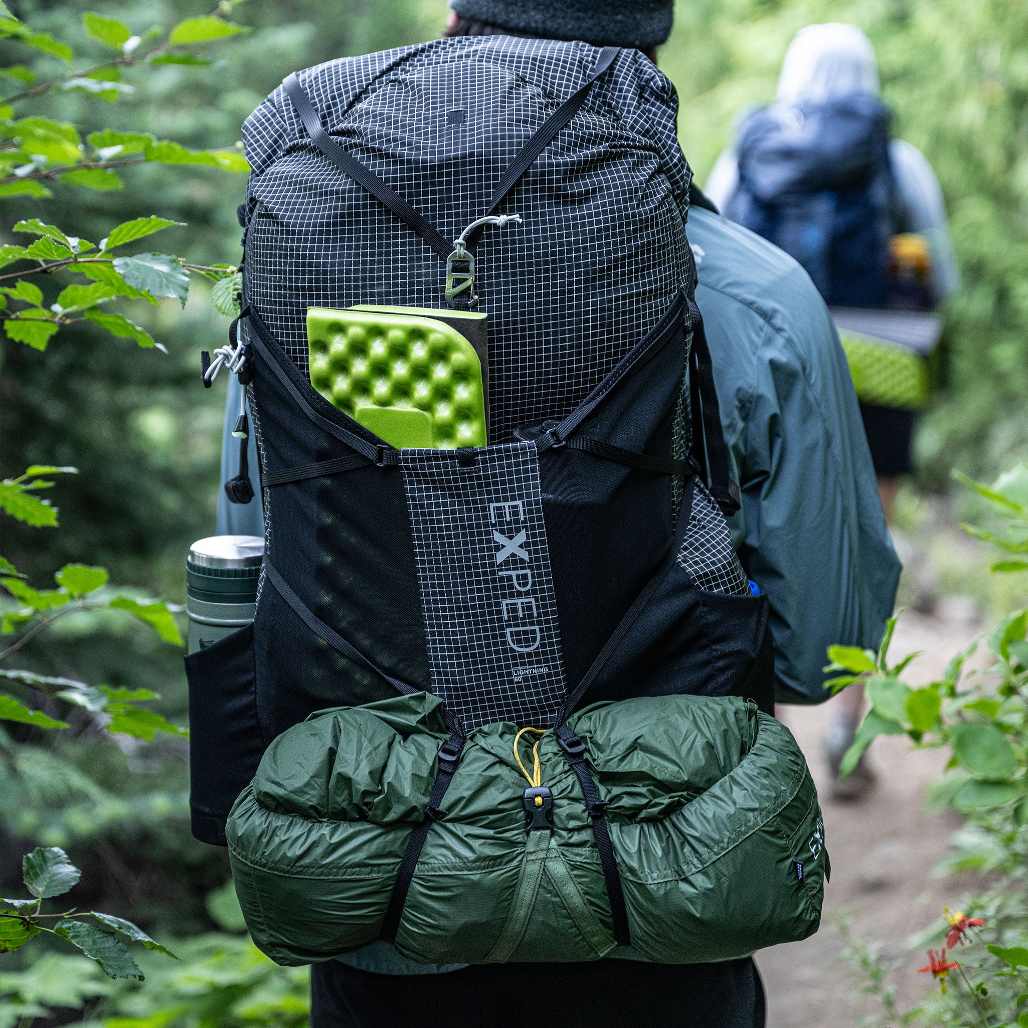 EXPED Lightning 60 black hiking with tent