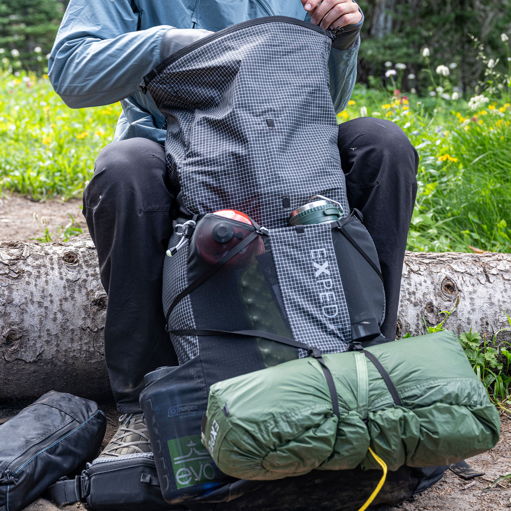 EXPED Lightning 60 black packing