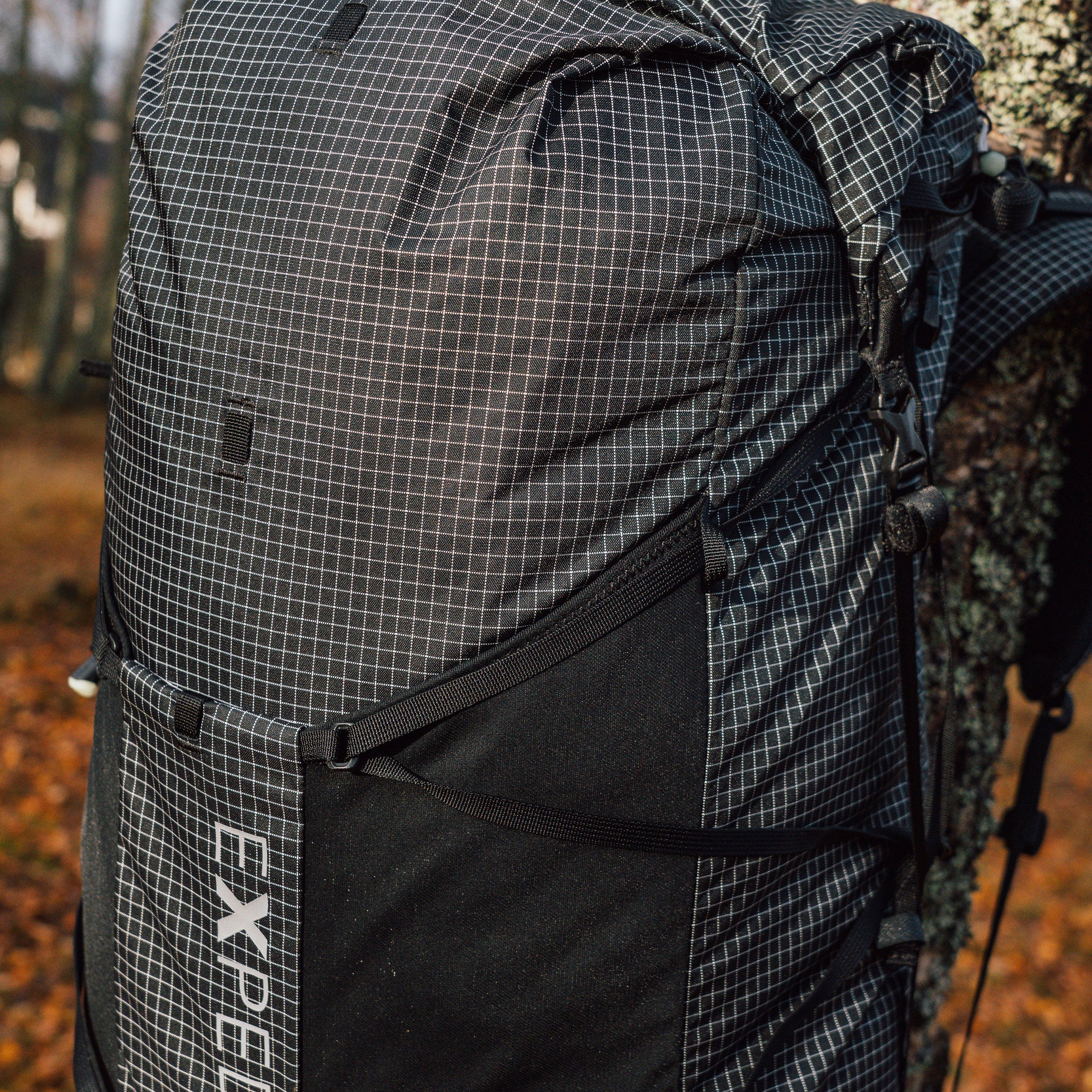 EXPED Lightning 60 black lifestyle