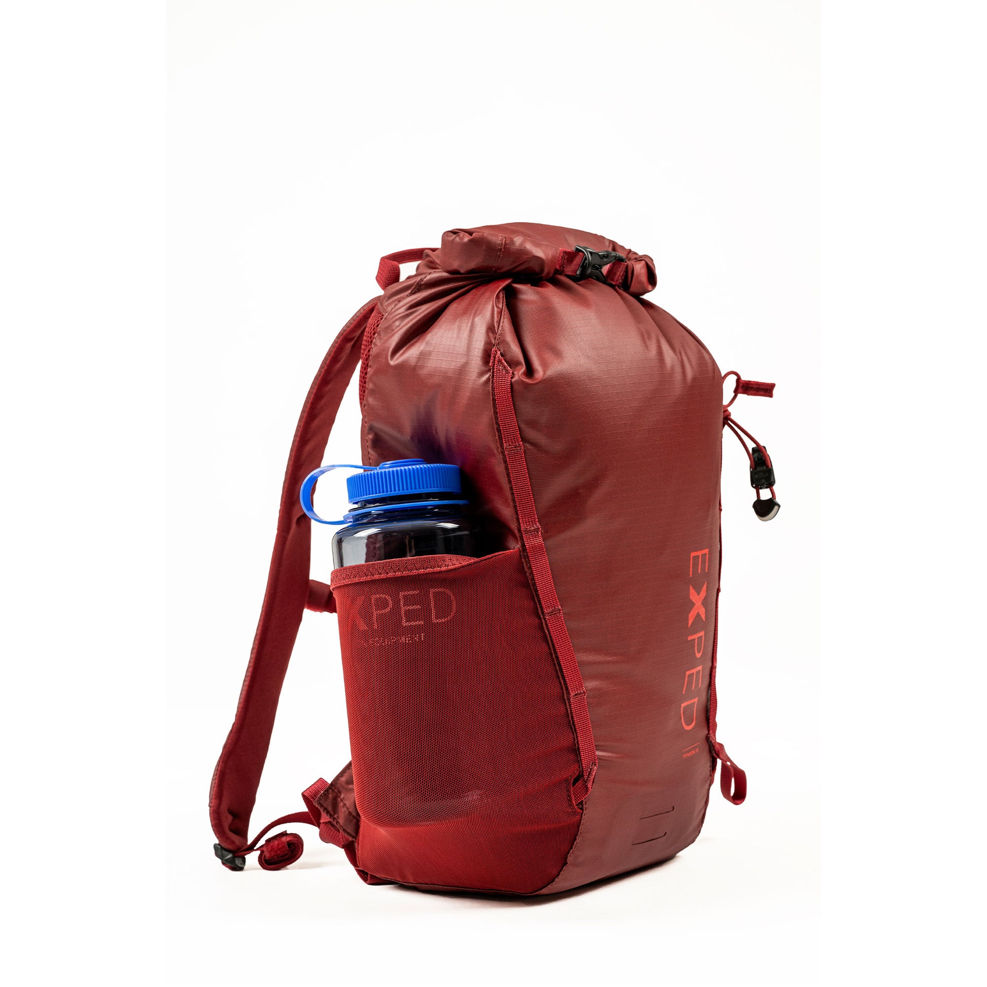 EXPED Typhoon 15 burgundy with bottle